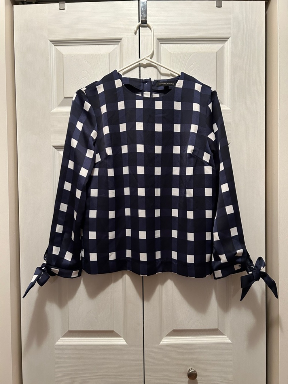 Banana Republic Navy and White Gingham Tie-Cuff Blouse